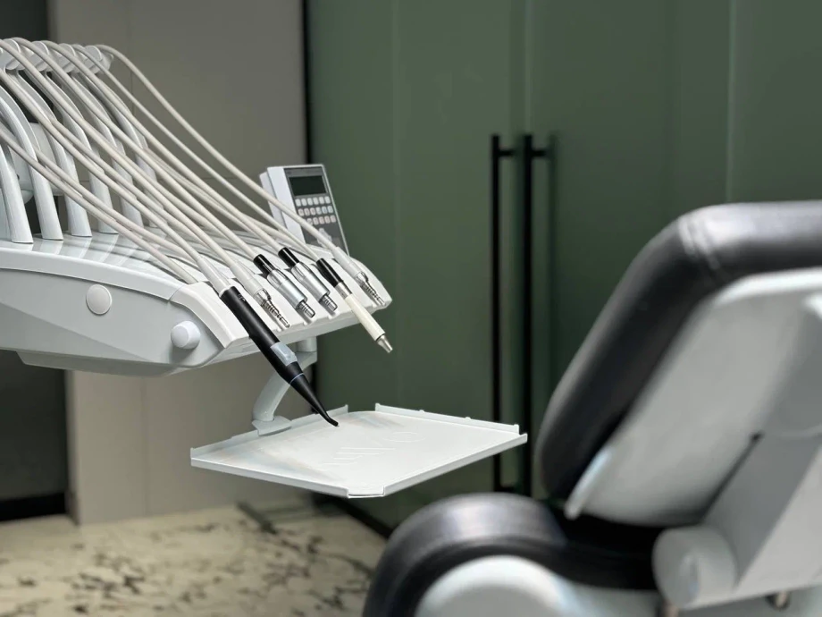 Как правильно ухаживать за винирами: советы стоматолога